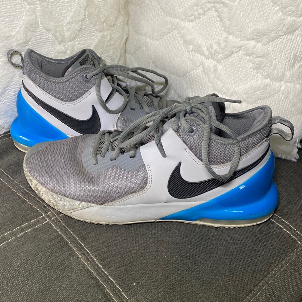 Nike Air max Mens size 10 Nike basketball shoes